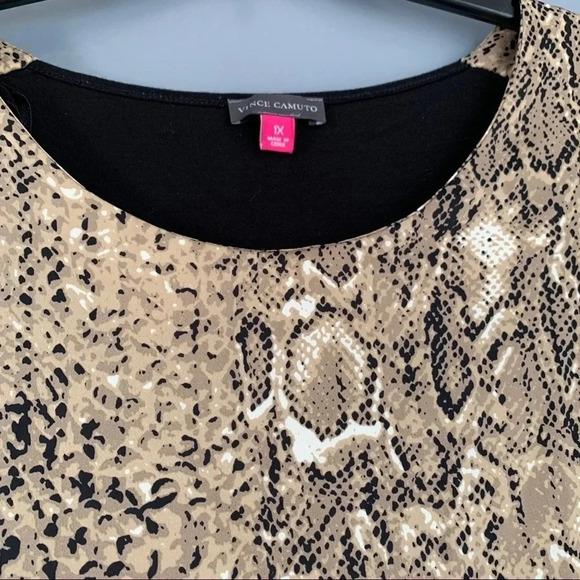 Vince Camuto Snake Skin Side Zipper Detail Top - Picture 4 of 7